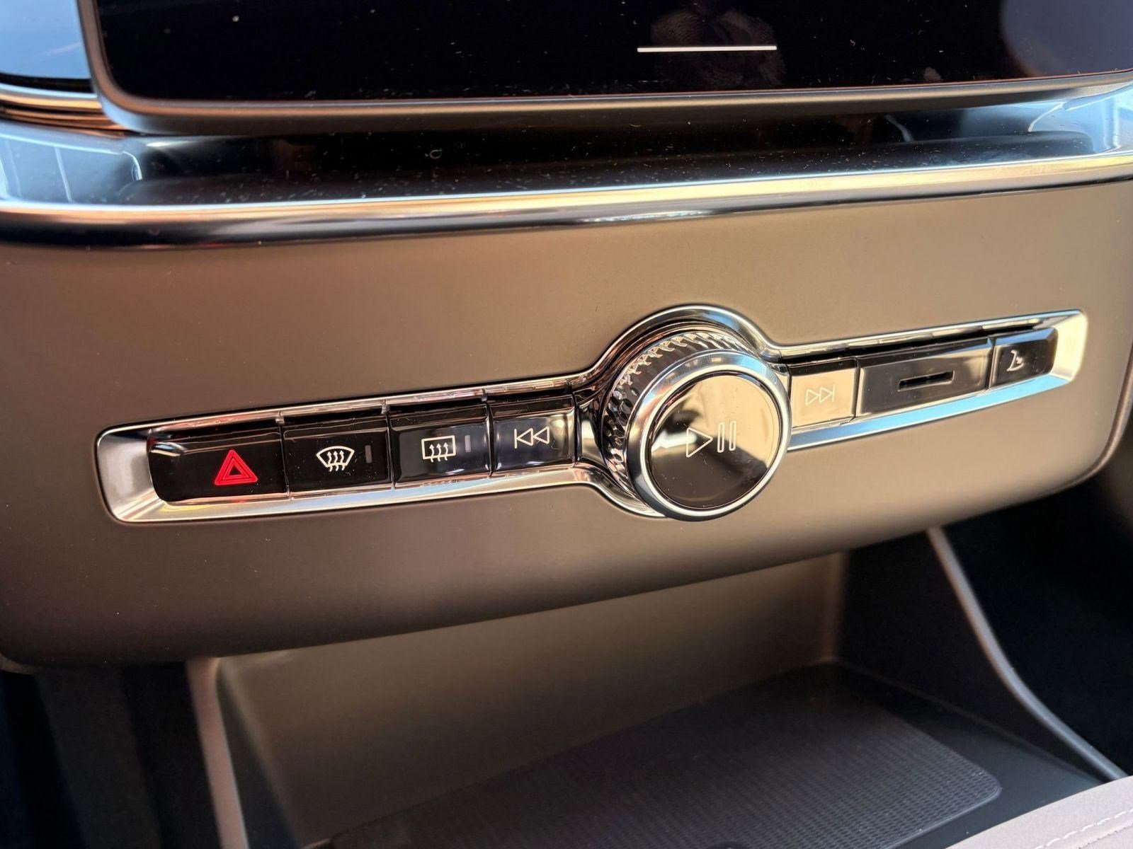 New 2026 Volvo XC90 T8 Plus w/ Protection Package image 19