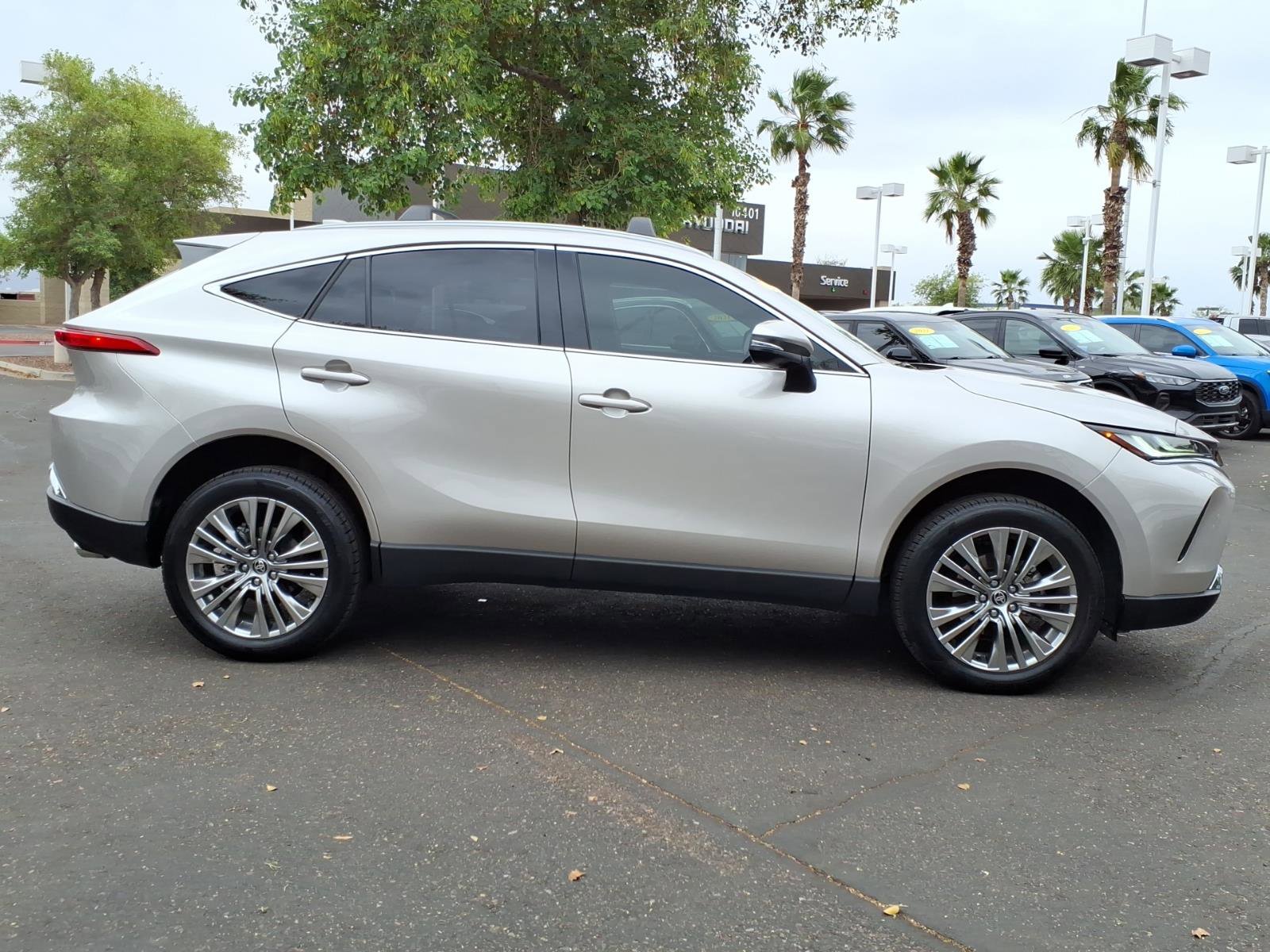 Used 2024 Toyota Venza XLE AWD/4WD image 6