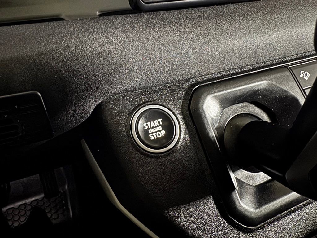 Used 2022 Land Rover Defender 110 image 36