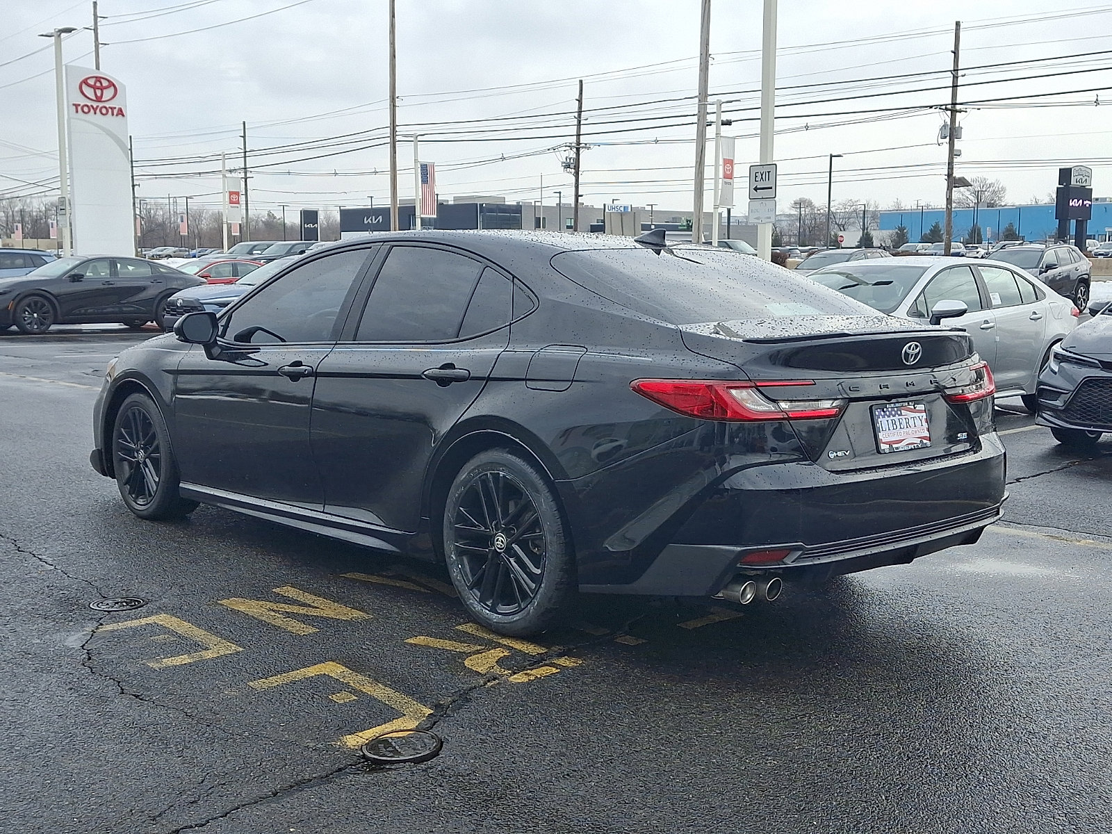 Used 2025 Toyota Camry SE image 4