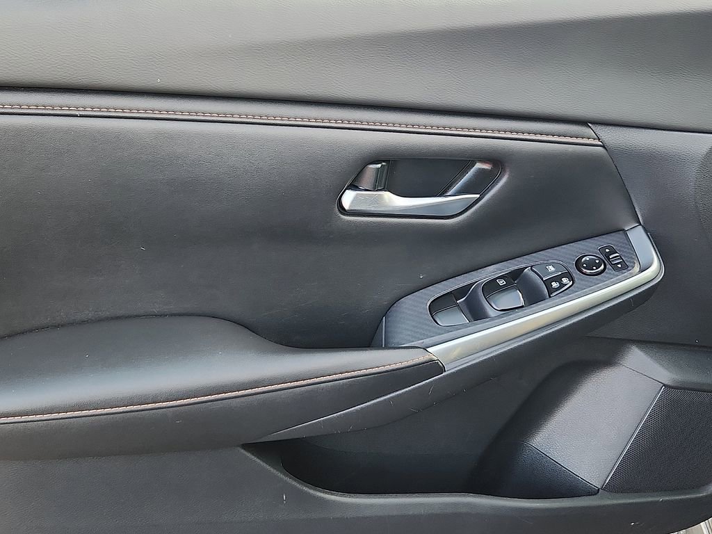 Certified 2022 Nissan Sentra SR w/ Midnight Edition image 13