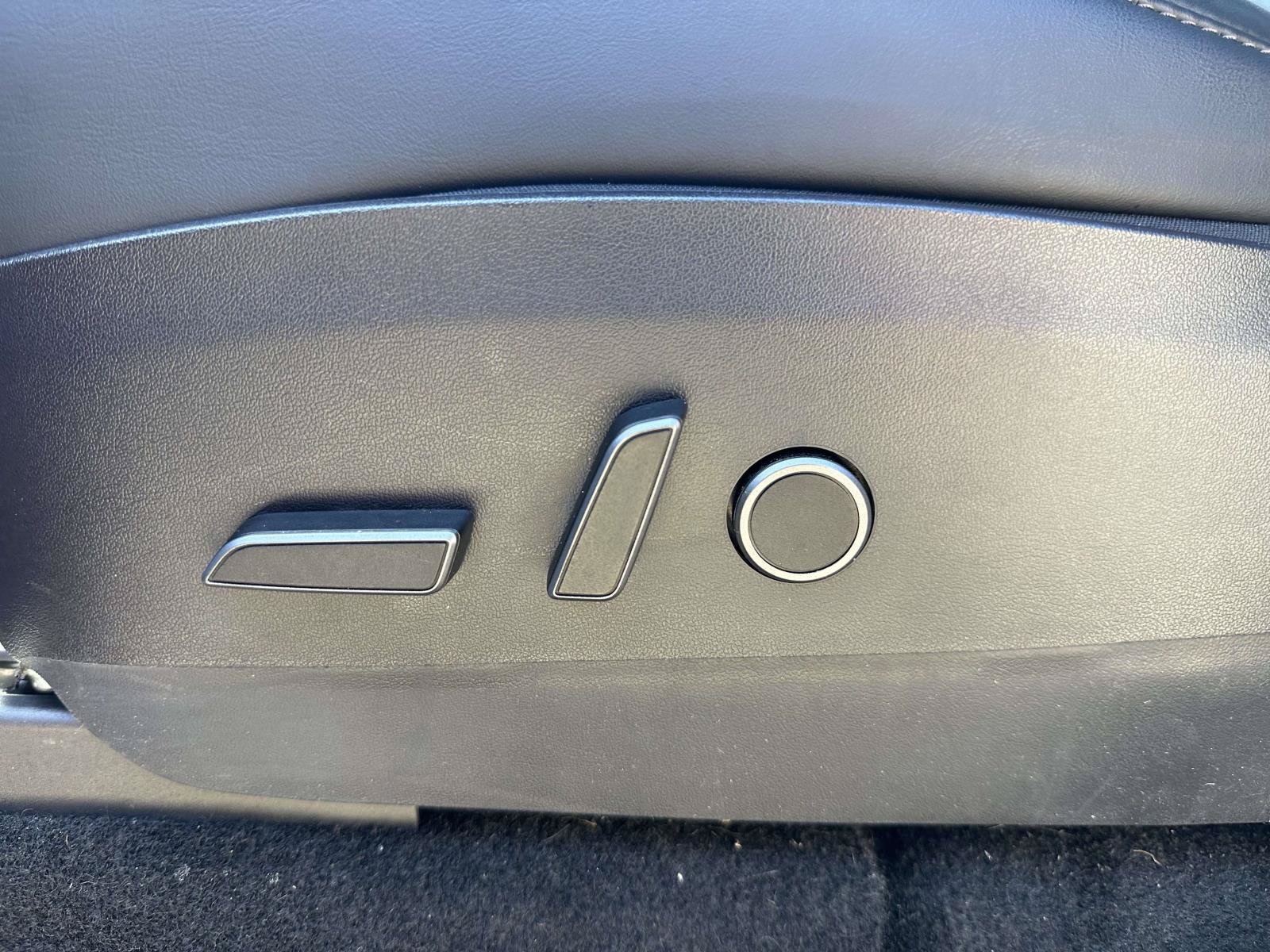 Used 2022 Tesla Model Y Long Range AWD/4WD image 16