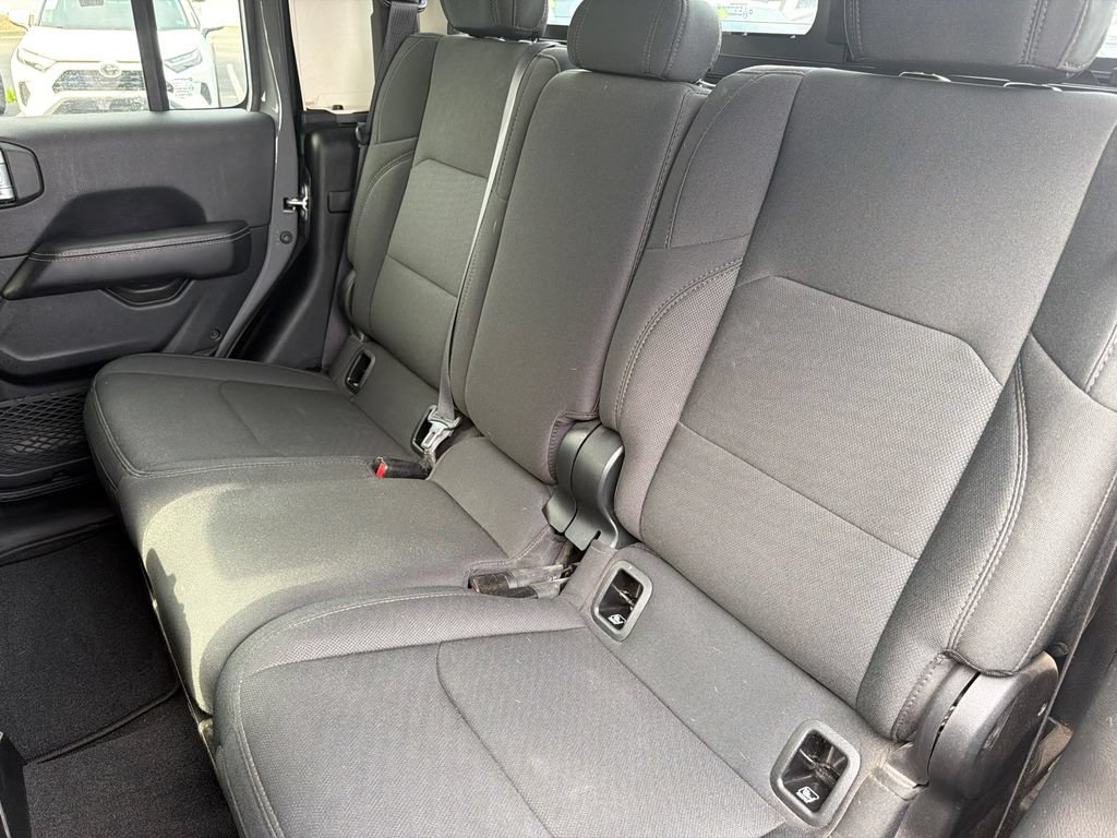 Used 2021 Jeep Gladiator Overland AWD/4WD image 16