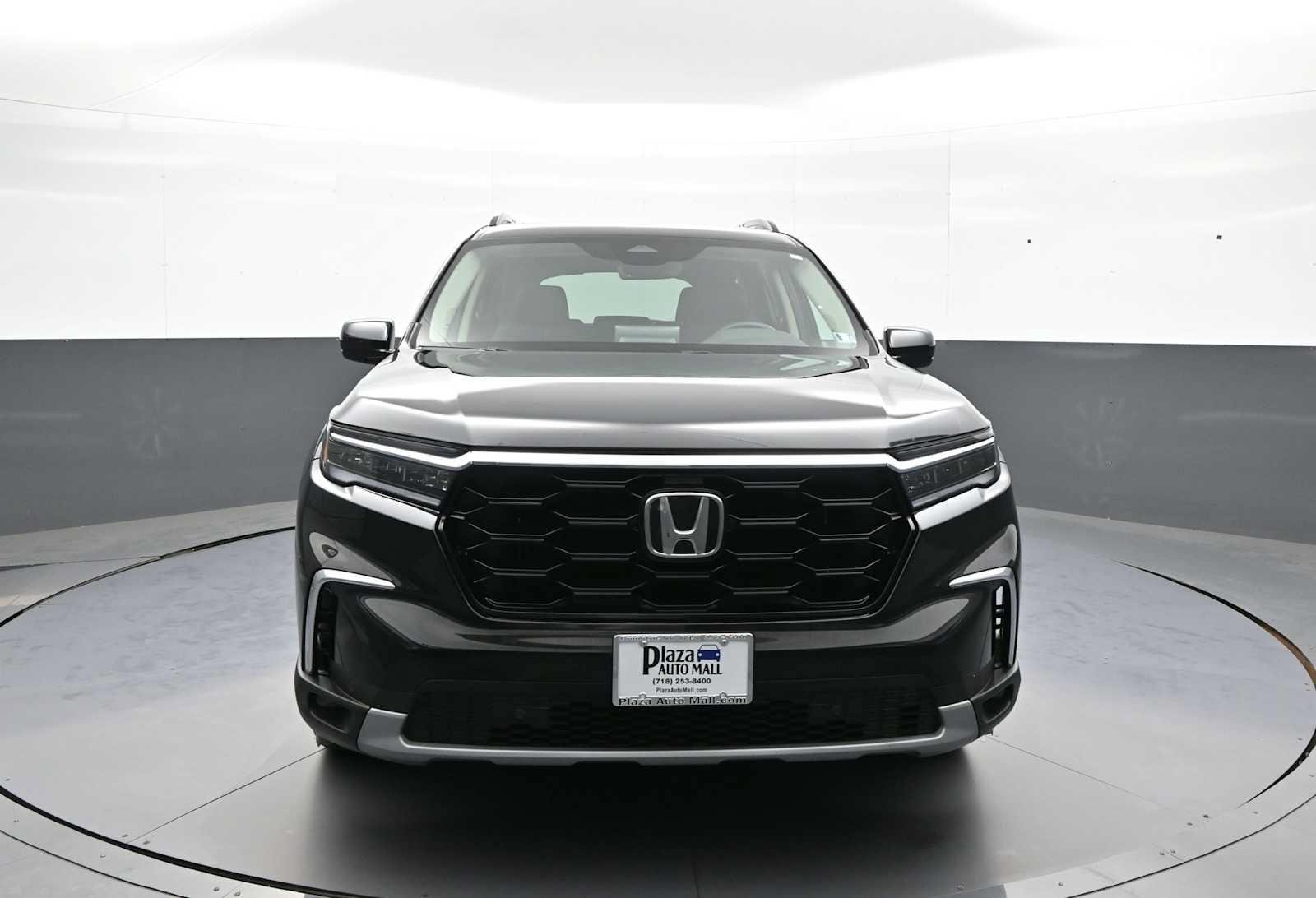 Certified 2025 Honda Pilot Touring image 2