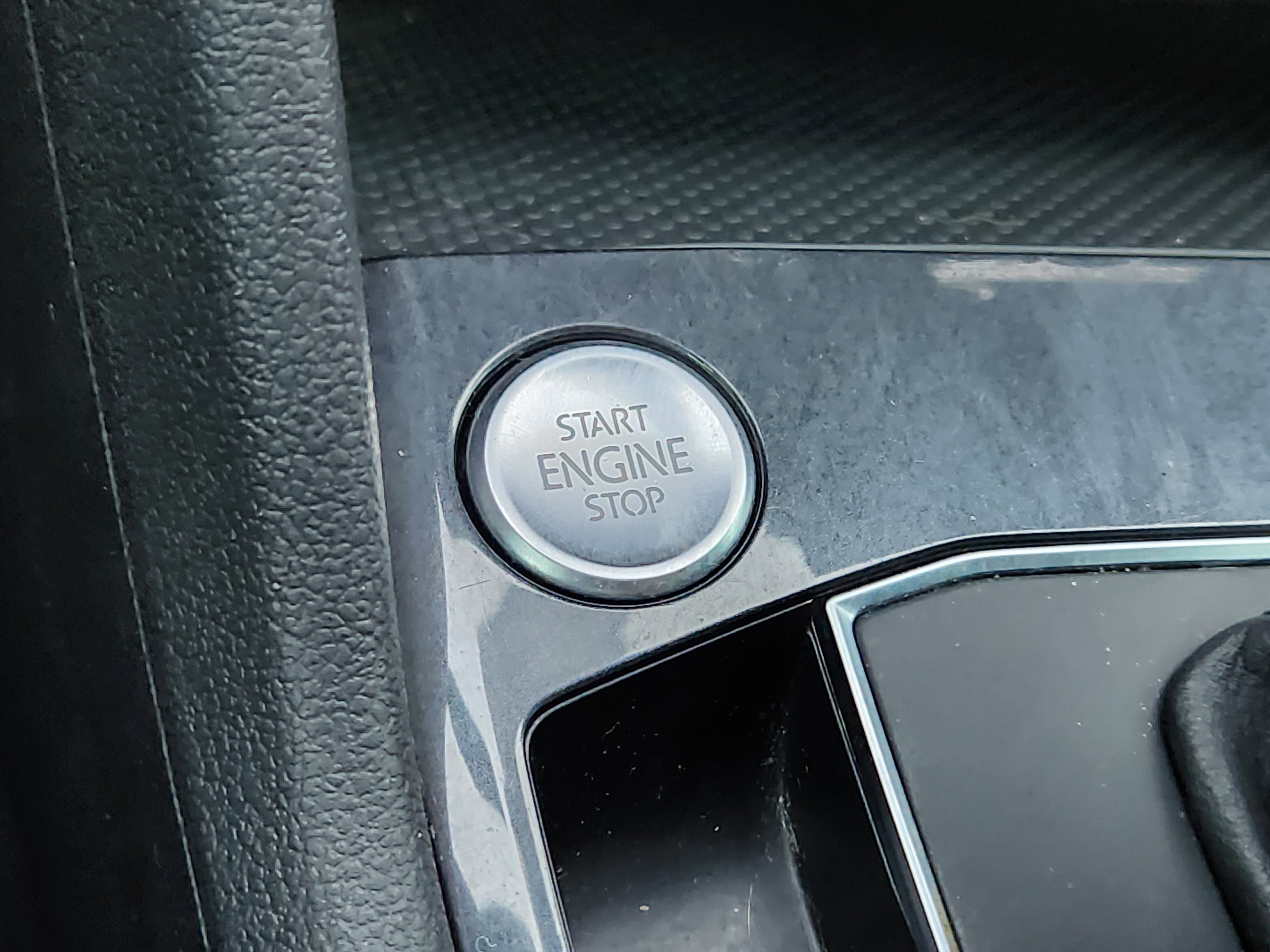 Used 2019 Volkswagen Tiguan SEL Premium image 21