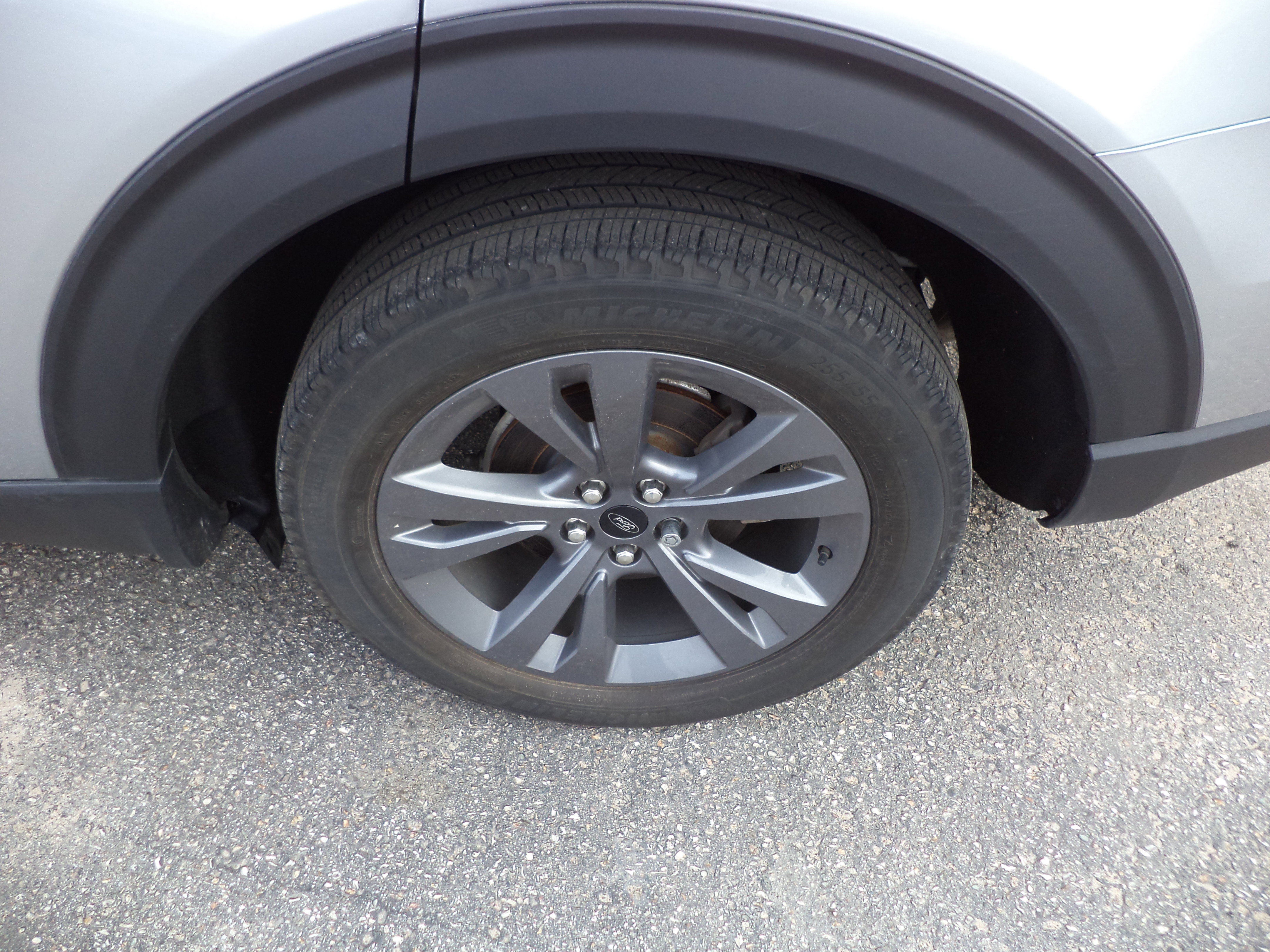 Used 2023 Ford Explorer XLT w/ Equipment Group 202A image 4