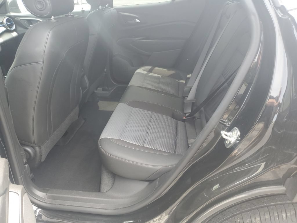 Used 2025 Chevrolet Trax LT w/ LT Convenience Package FWD image 6