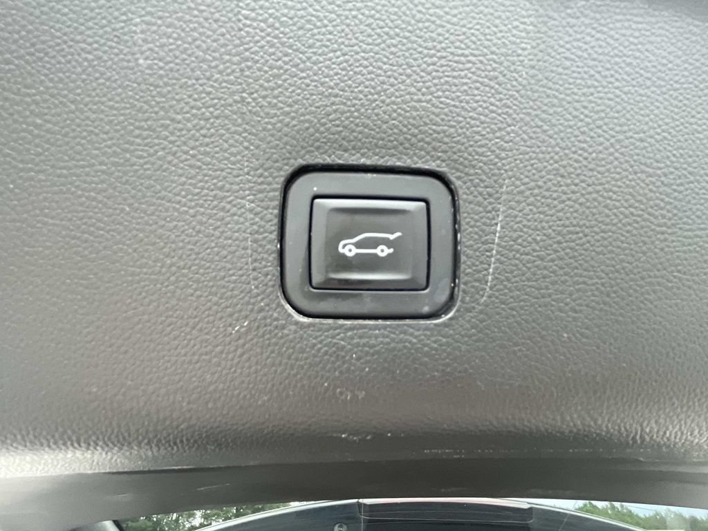 Used 2019 Chevrolet Traverse LT w/ LT Premium Package AWD/4WD image 12