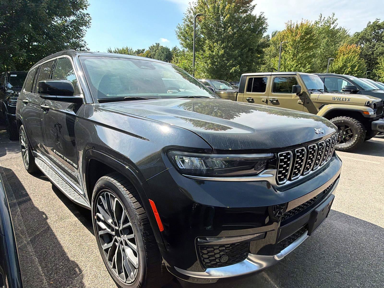Used 2025 Jeep Grand Cherokee L Summit AWD/4WD image 1