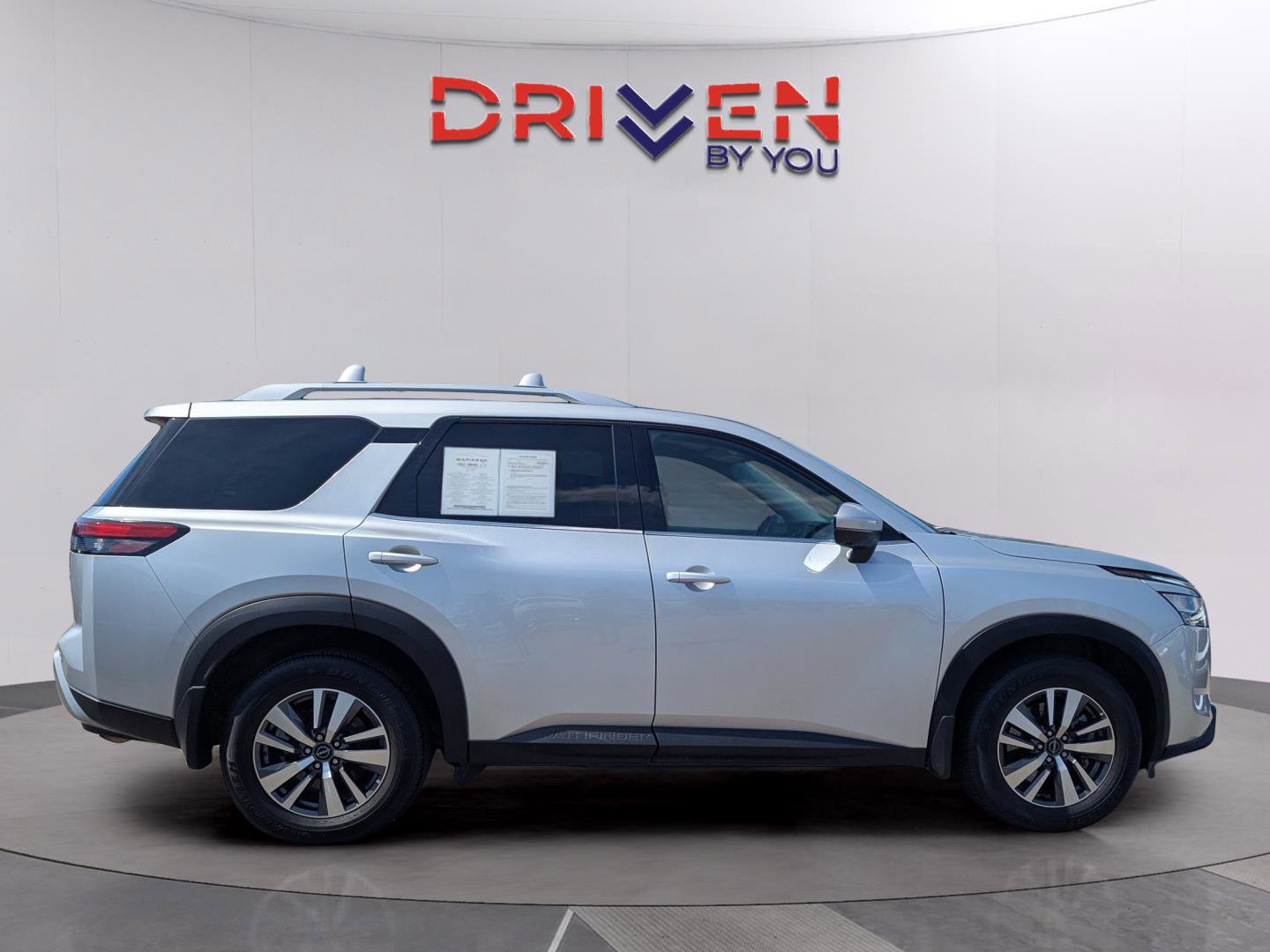 Used 2023 Nissan Pathfinder SL image 6