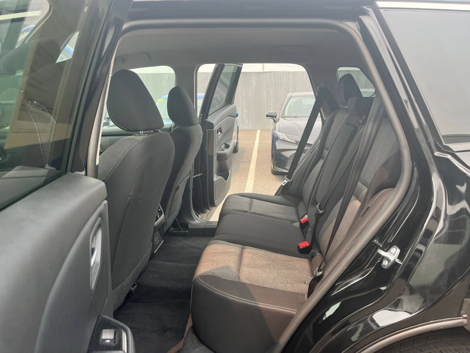 Used 2025 Nissan Rogue SV AWD/4WD image 28