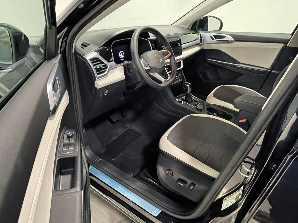 Used 2025 Volkswagen Taos SE AWD/4WD image 18