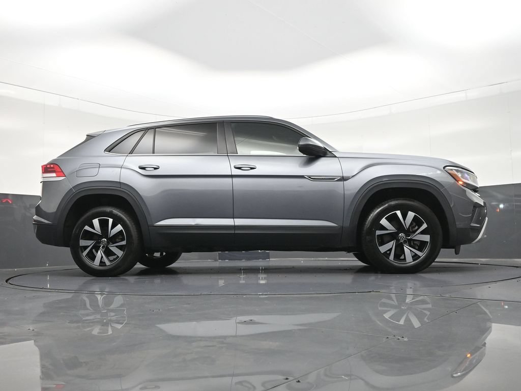 Used 2022 Volkswagen Atlas Cross Sport SE FWD image 33