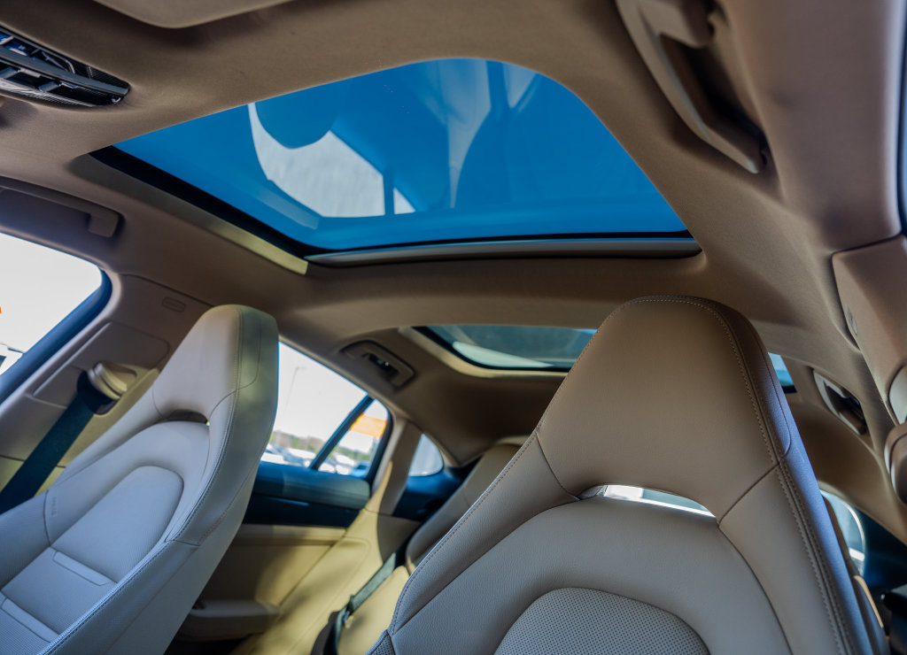 Used 2023 Porsche Panamera w/ Premium Package RWD image 17