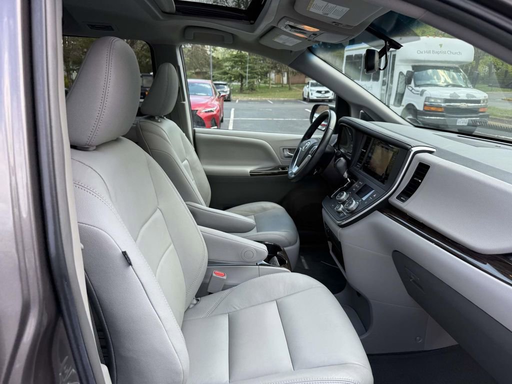 Used 2016 Toyota Sienna XLE w/ XLE Navigation Package image 14