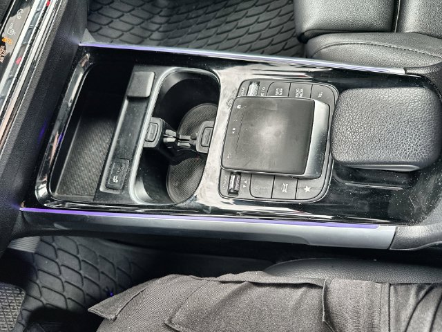 Used 2022 Mercedes-Benz GLB 250 4MATIC image 23