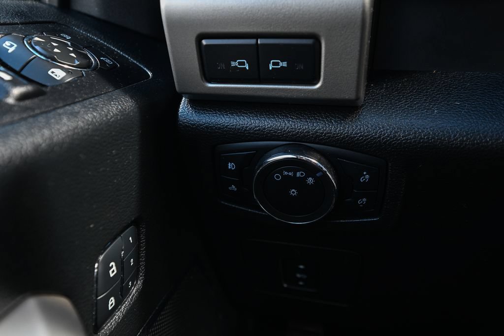 Used 2017 Ford F150 Lariat w/ Equipment Group 502A Luxury AWD/4WD image 41