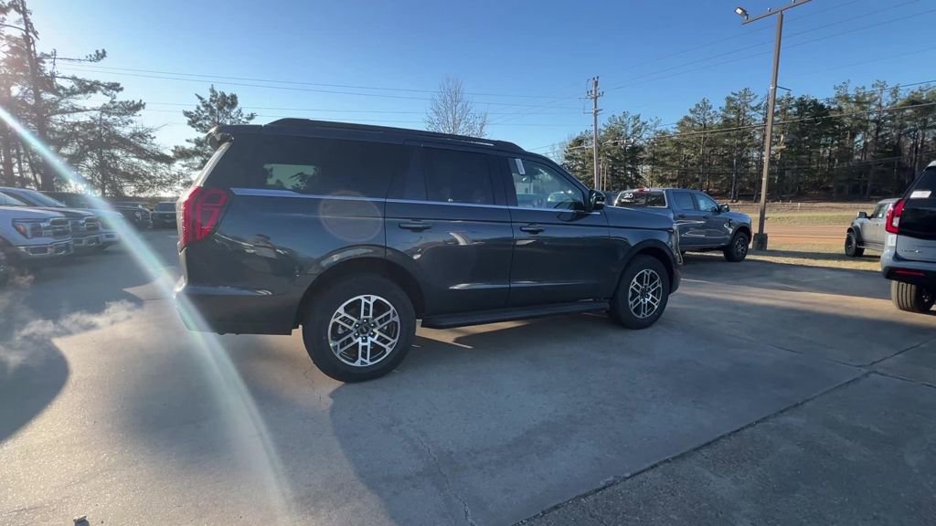 New 2026 Ford Expedition Active image 7