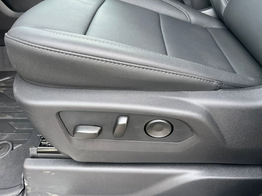 New 2026 GMC Sierra 1500 SLT image 13