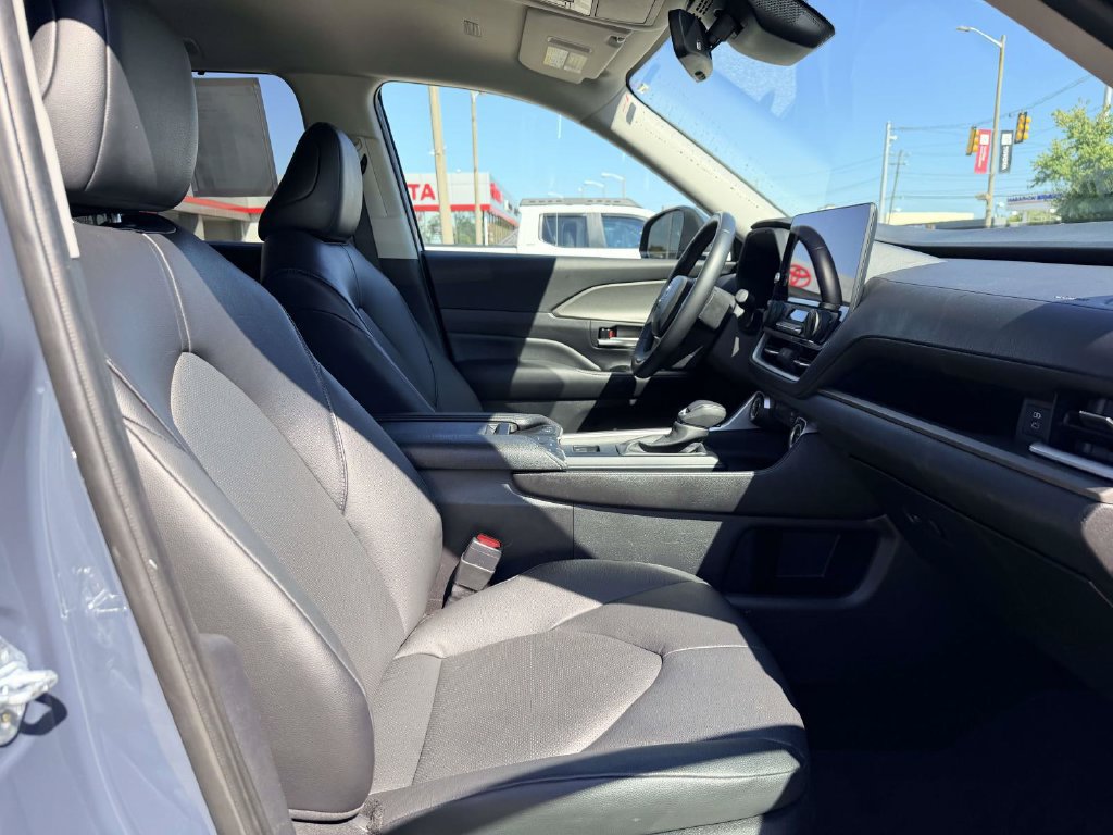 Certified 2025 Toyota Grand Highlander AWD image 14
