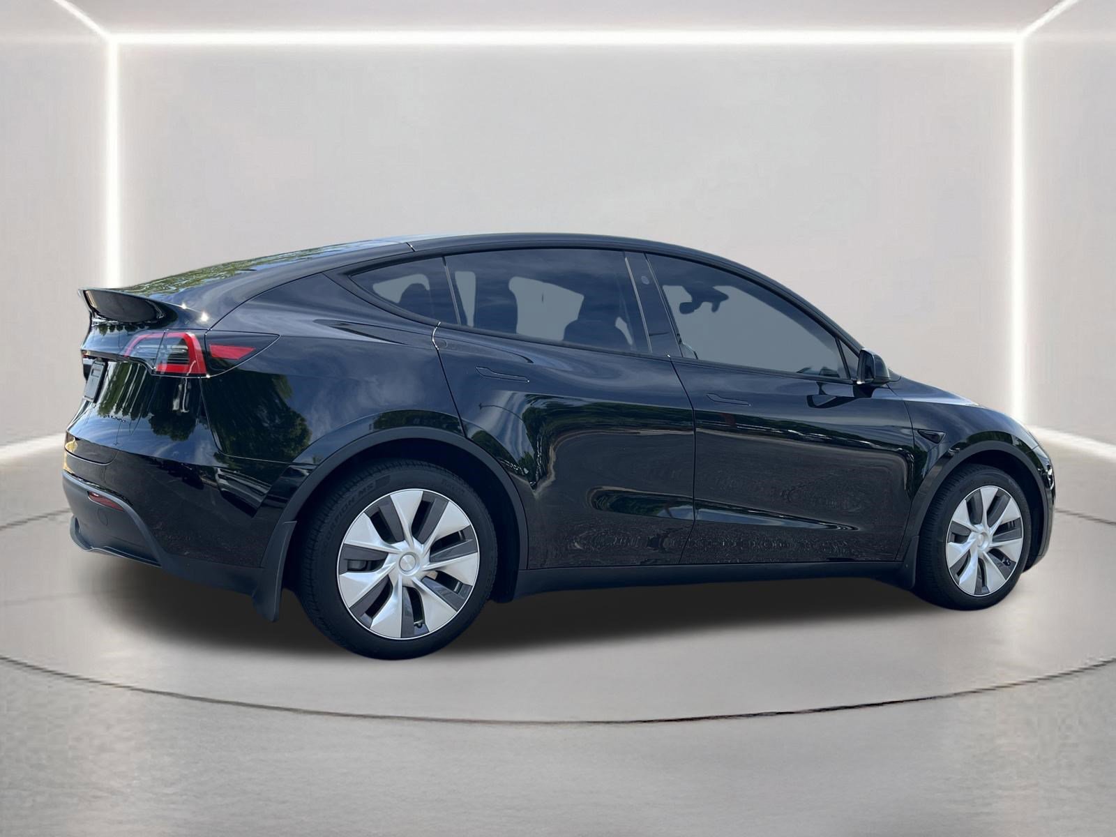 Used 2024 Tesla Model Y Long Range AWD/4WD image 26