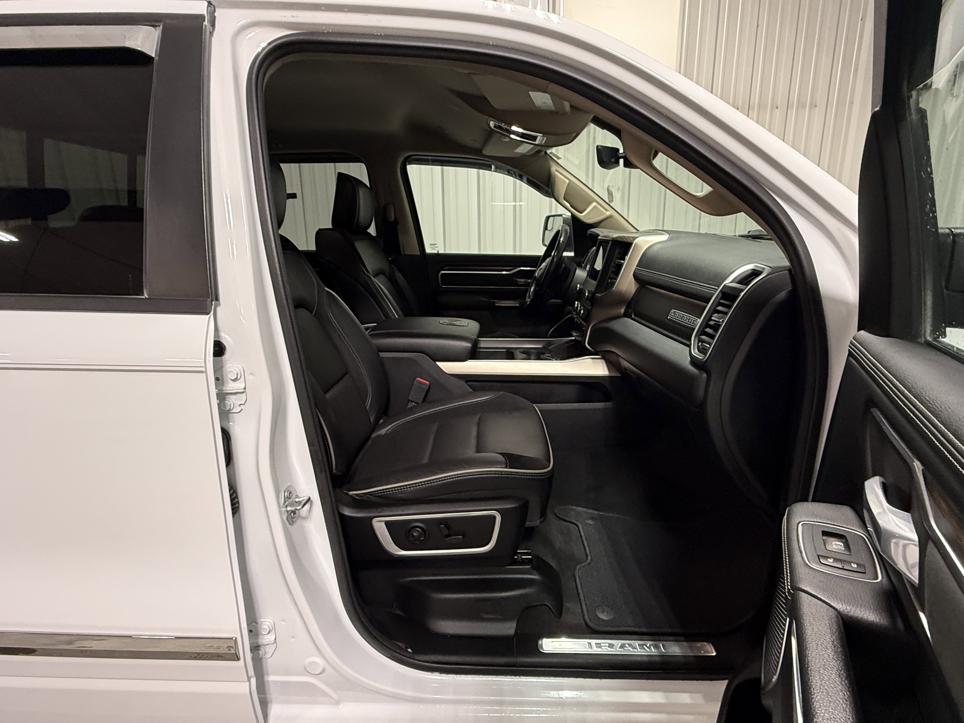 Used 2020 RAM 1500 Laramie image 11