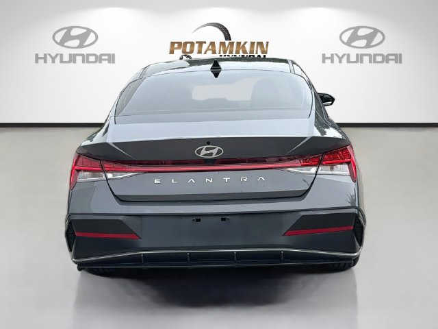 Used 2025 Hyundai Elantra SEL FWD image 6