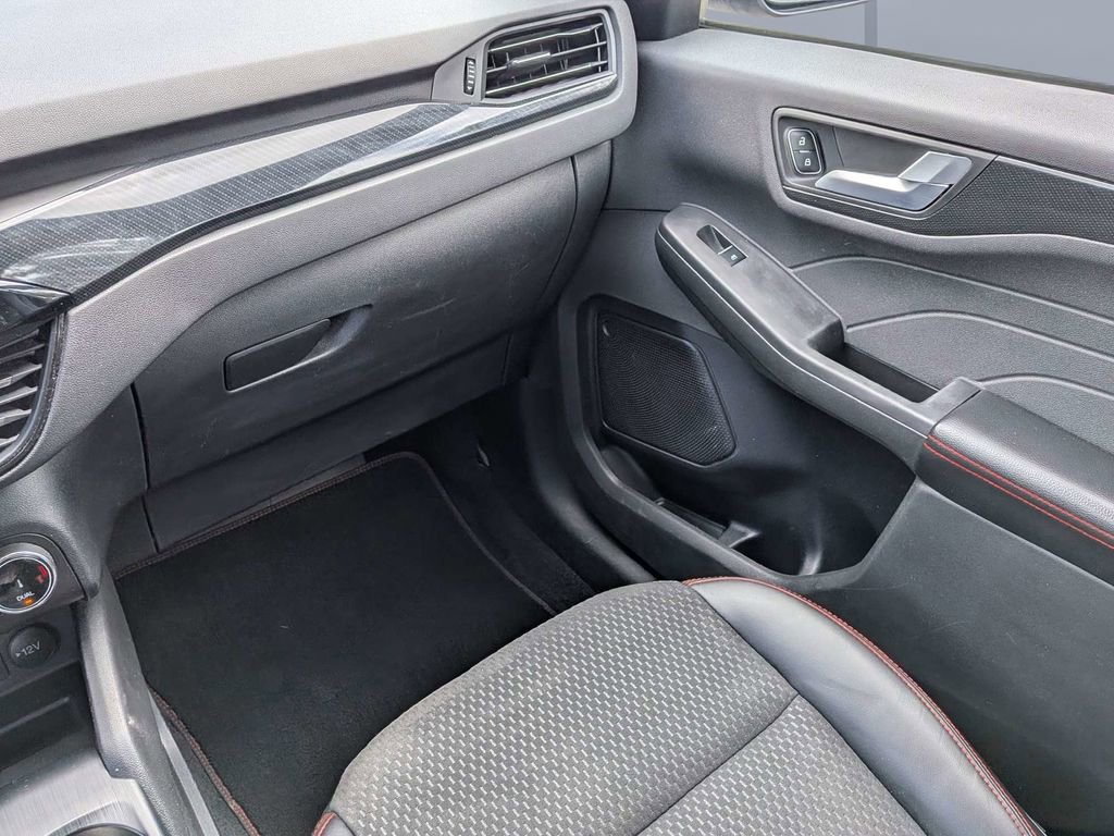 Used 2023 Ford Escape ST-Line w/ Cold Weather Package image 17