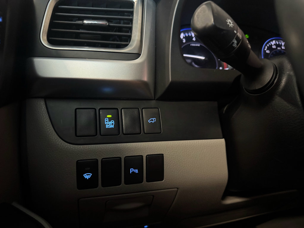 Used 2016 Toyota Highlander Limited FWD image 16