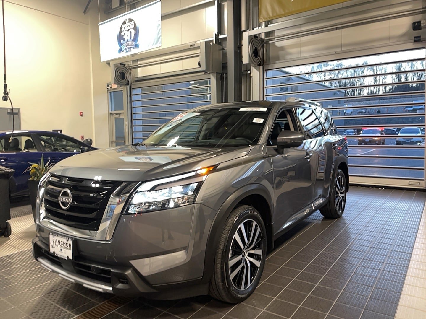 Used 2025 Nissan Pathfinder Platinum AWD/4WD image 3