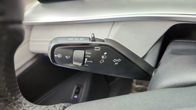 Used 2025 Volkswagen Tiguan SE R-Line image 42