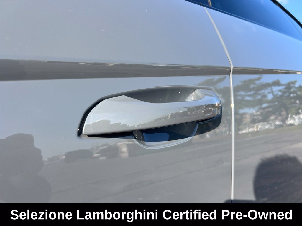 Used 2025 Lamborghini Urus SE AWD/4WD image 7