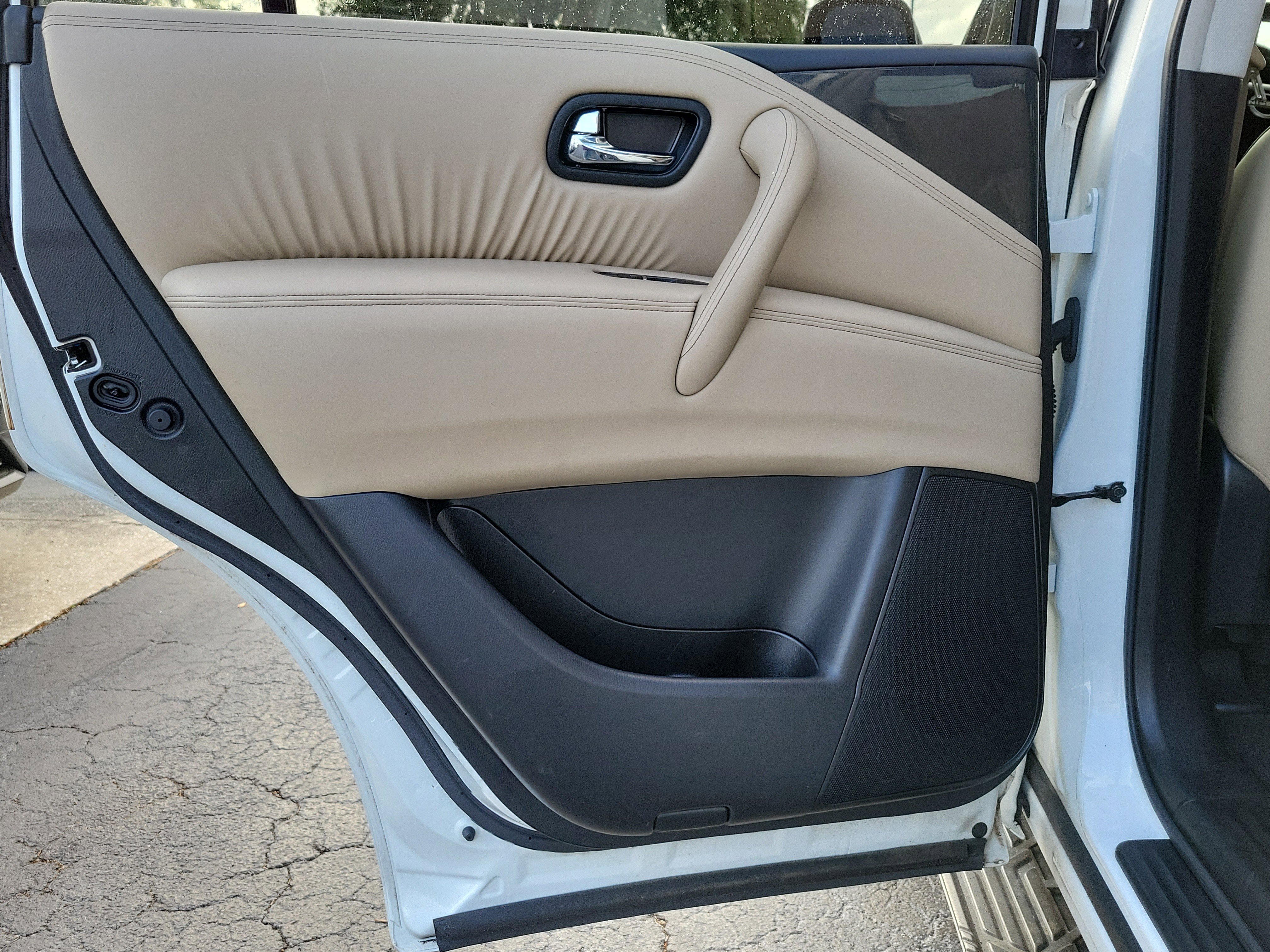 Used 2021 Nissan Armada SV w/ SV Appearance Package image 10