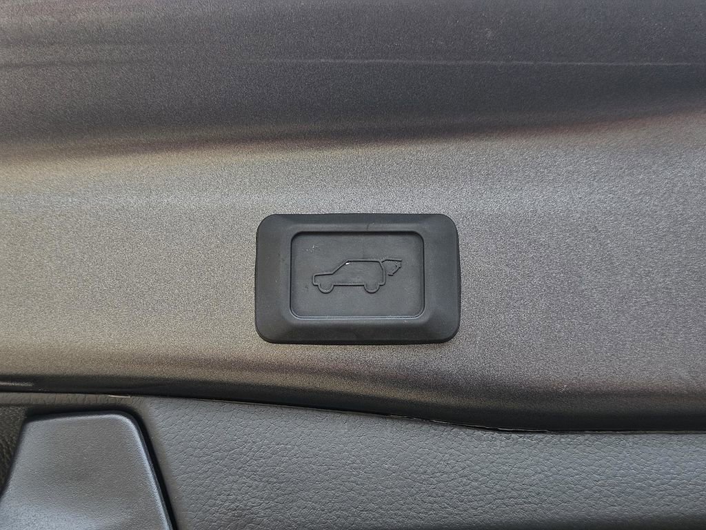 Used 2023 Toyota RAV4 XLE Premium image 38