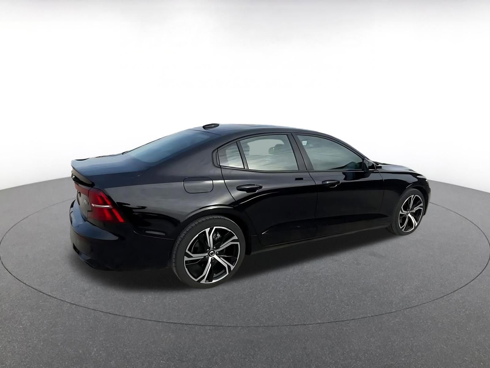 Used 2025 Volvo S60 B5 Plus image 15