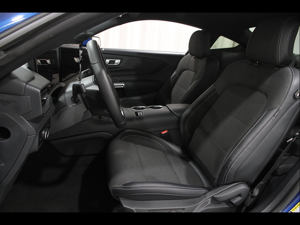Used 2024 Ford Mustang Coupe RWD image 5