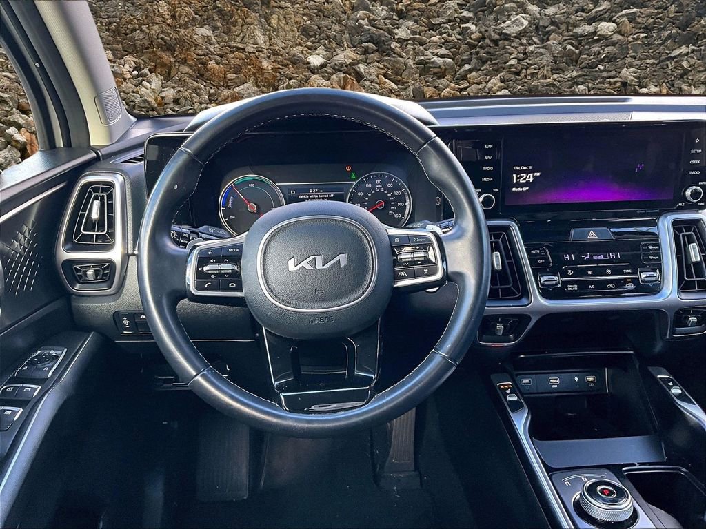 Used 2023 Kia Sorento EX image 4