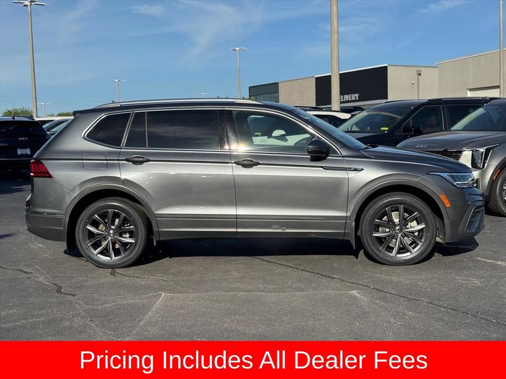 Used 2023 Volkswagen Tiguan SE FWD image 2