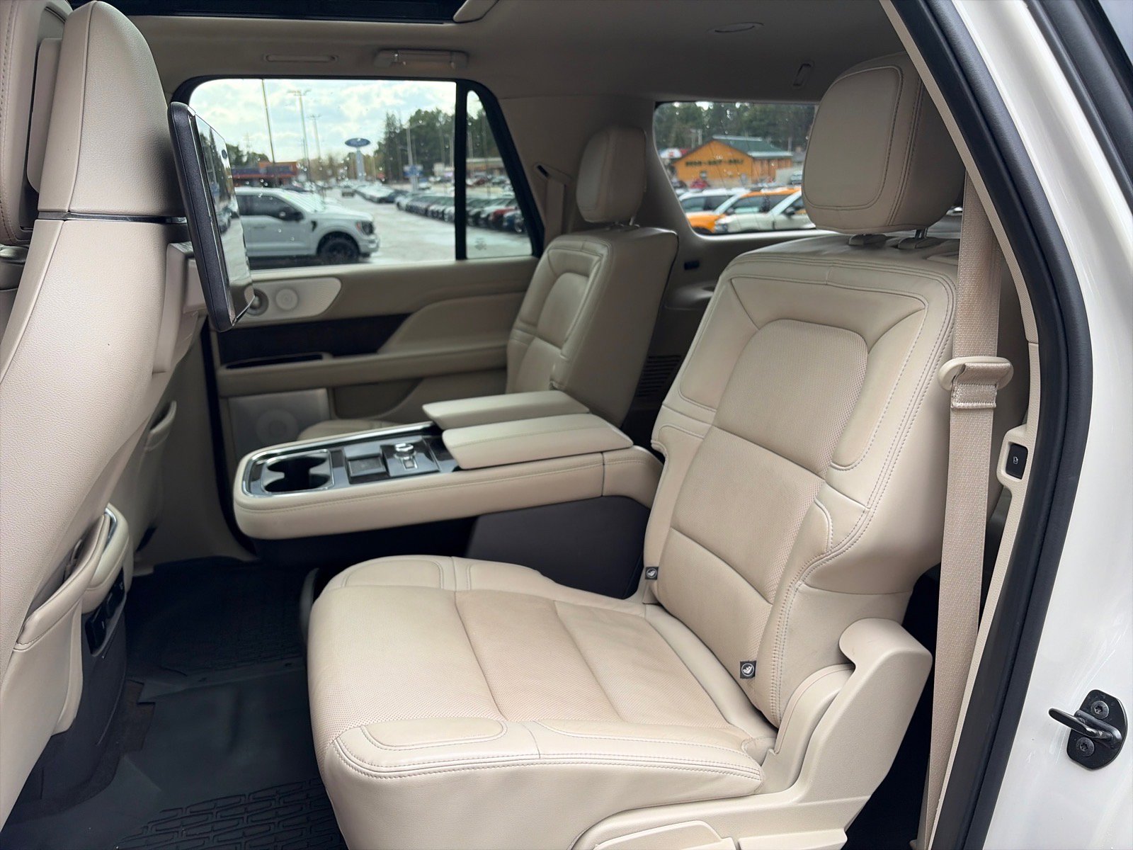 Used 2021 Lincoln Navigator L Reserve AWD/4WD image 13