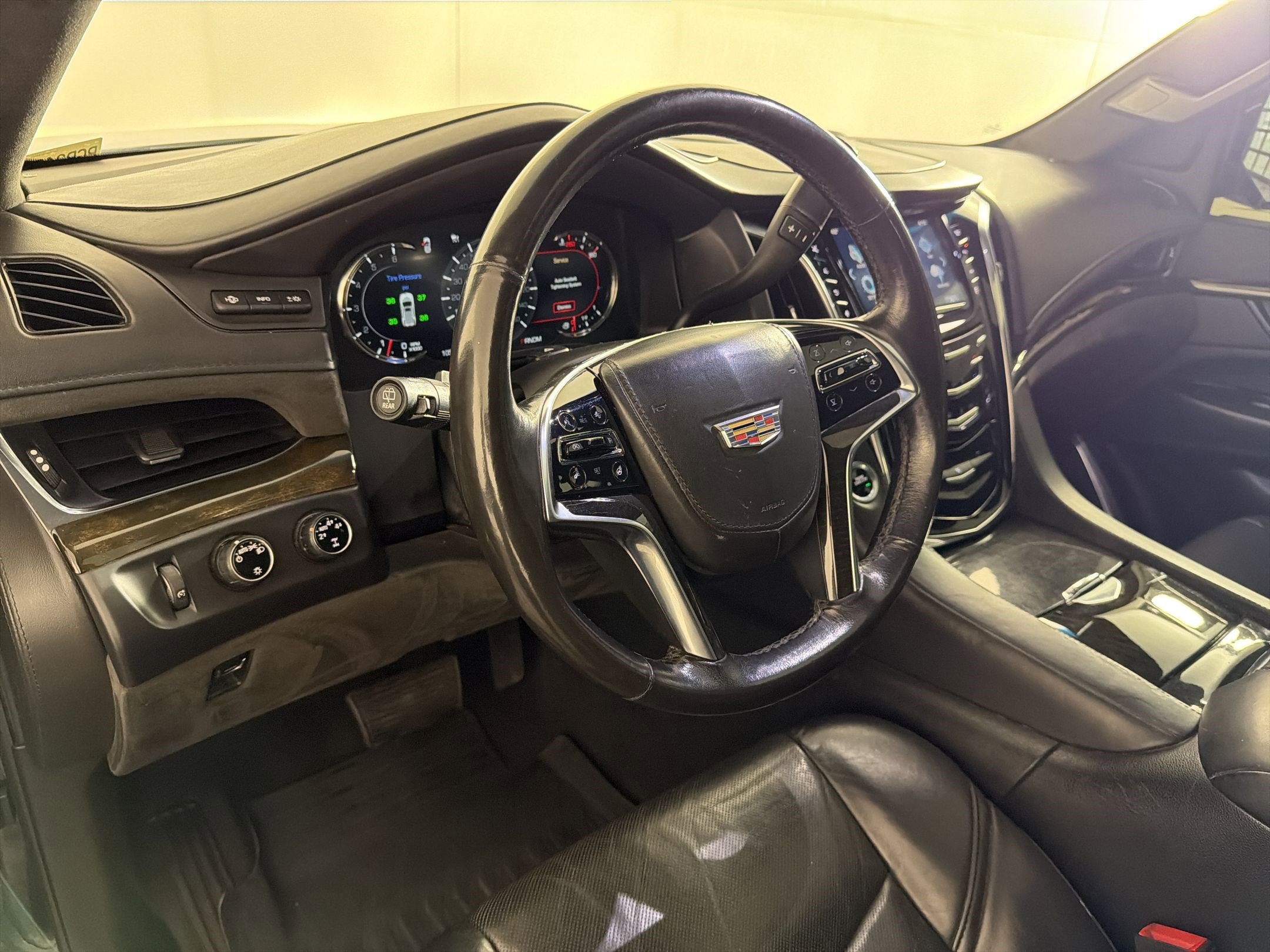 Used 2016 Cadillac Escalade Platinum image 4