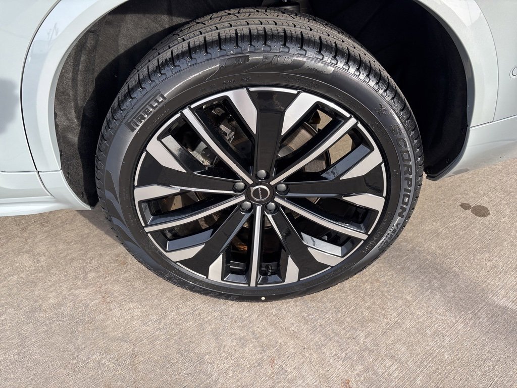 Certified 2025 Volvo XC90 B6 Plus image 16