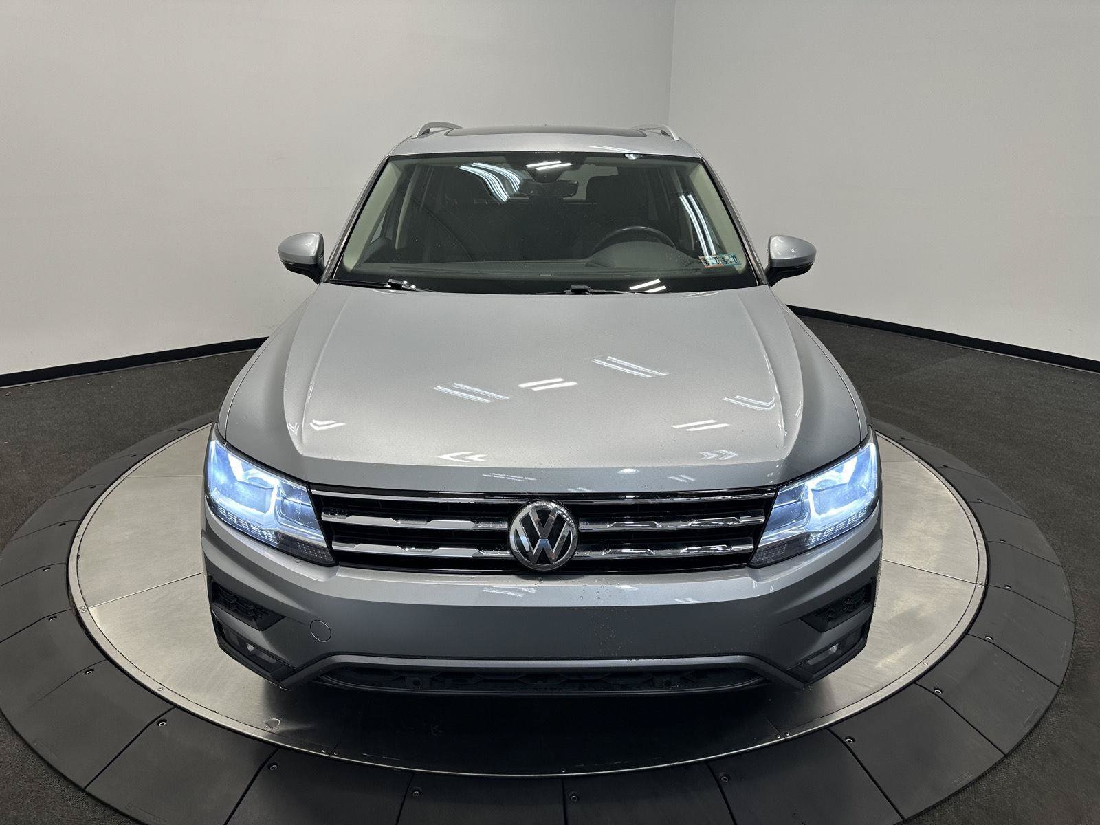 Used 2020 Volkswagen Tiguan SEL AWD/4WD image 3
