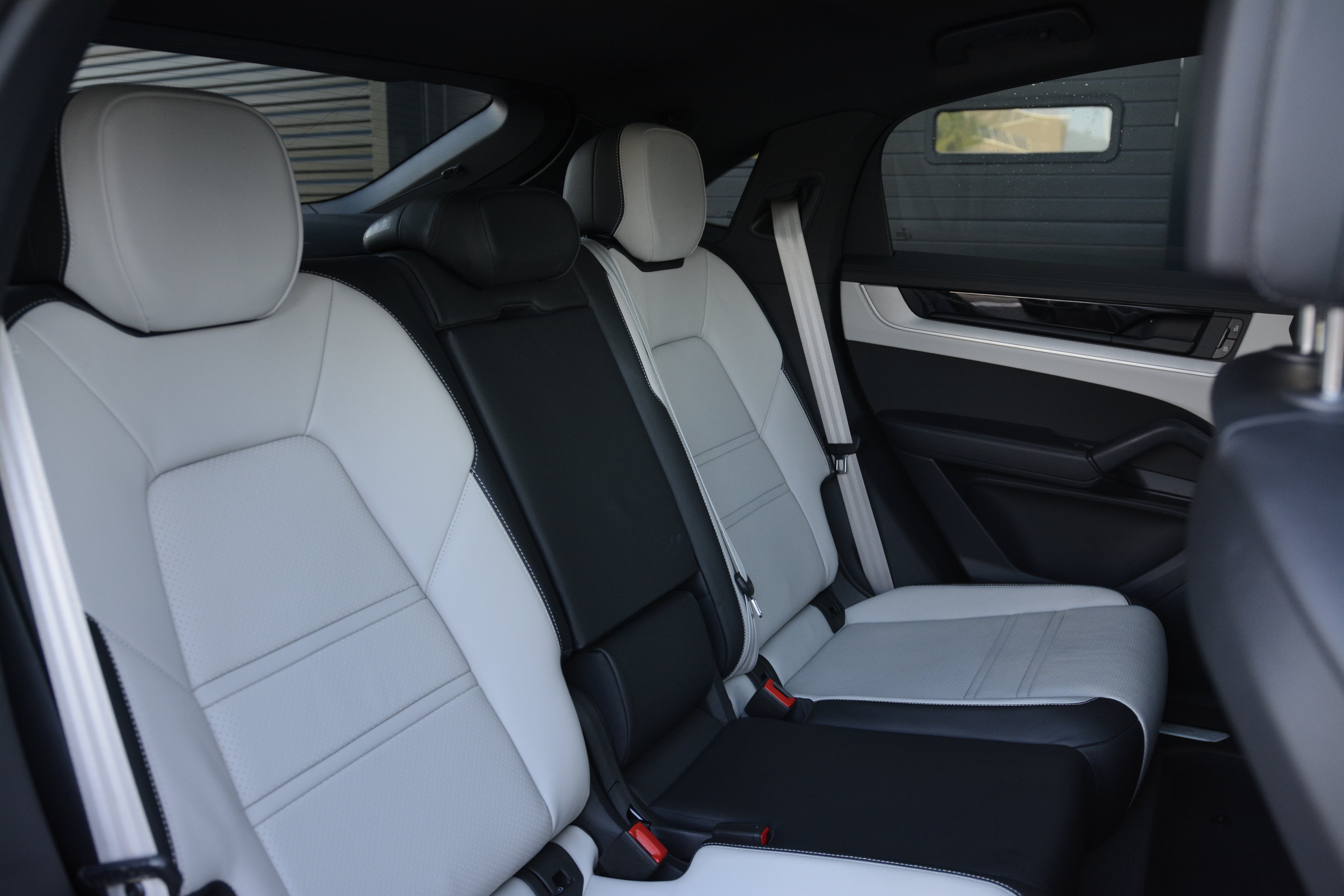 Certified 2026 Porsche Cayenne Coupe AWD/4WD image 30