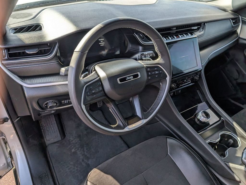 Used 2024 Jeep Grand Cherokee L Altitude image 19