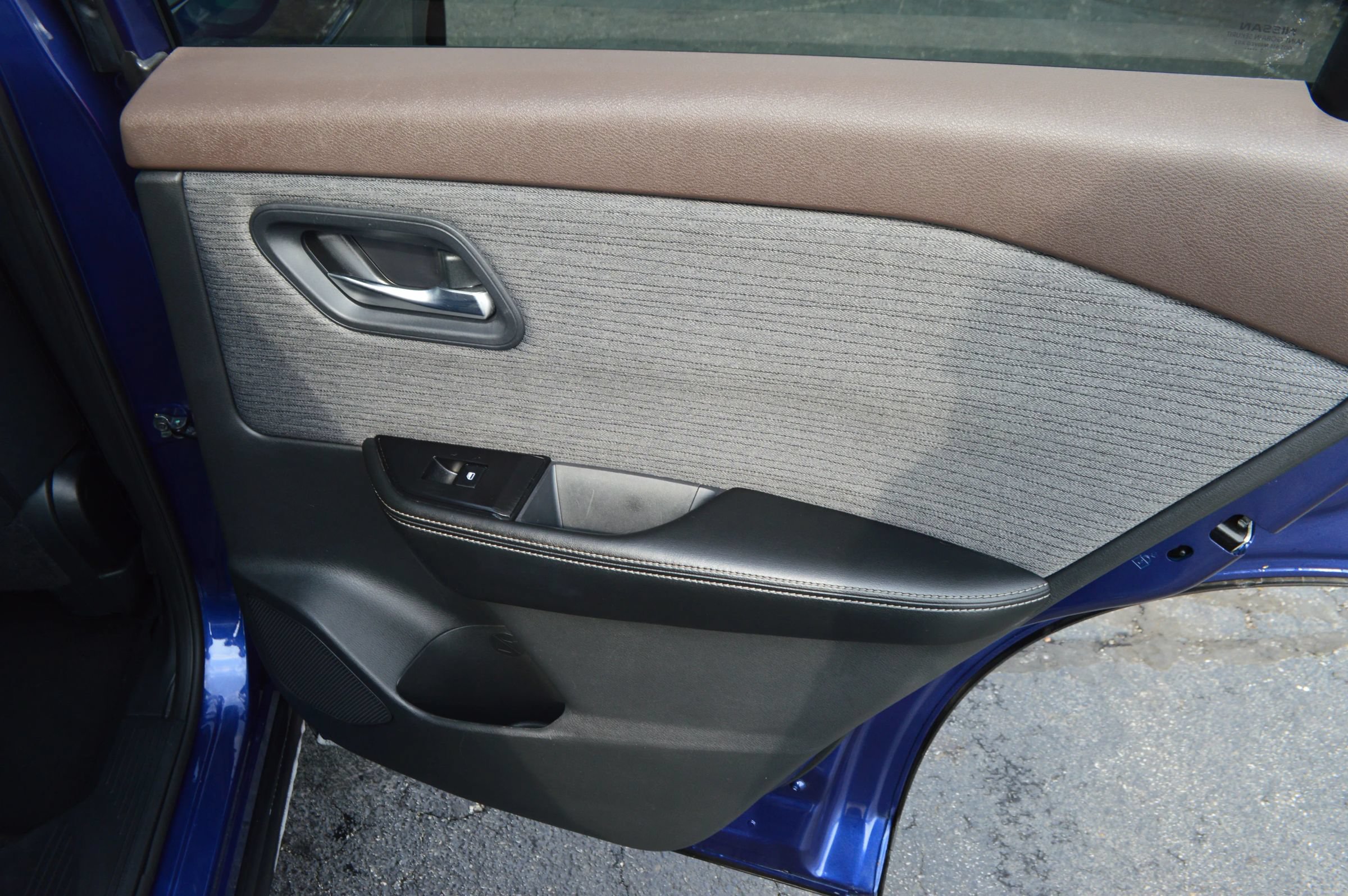 Used 2023 Nissan Rogue SV FWD image 25