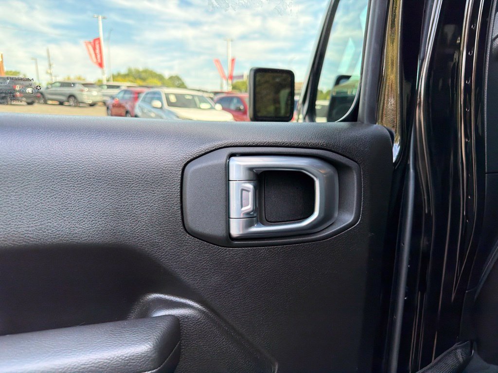 Used 2023 Jeep Gladiator Sport AWD/4WD image 31