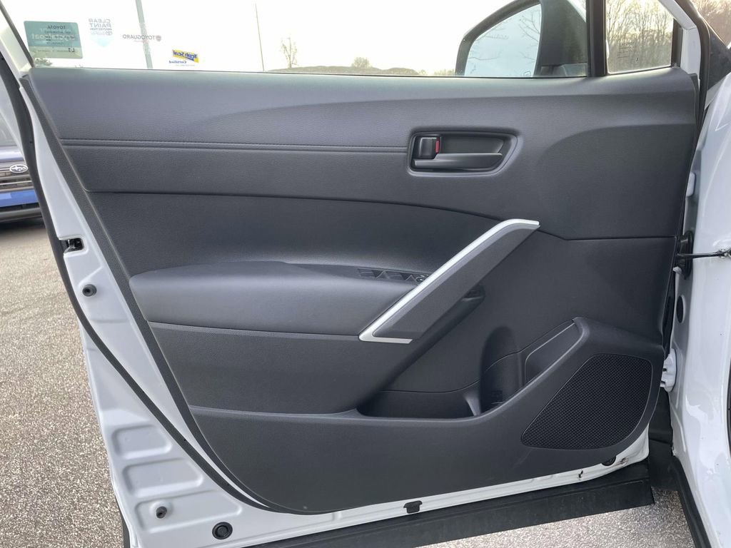 Used 2024 Toyota Corolla Cross SE image 5