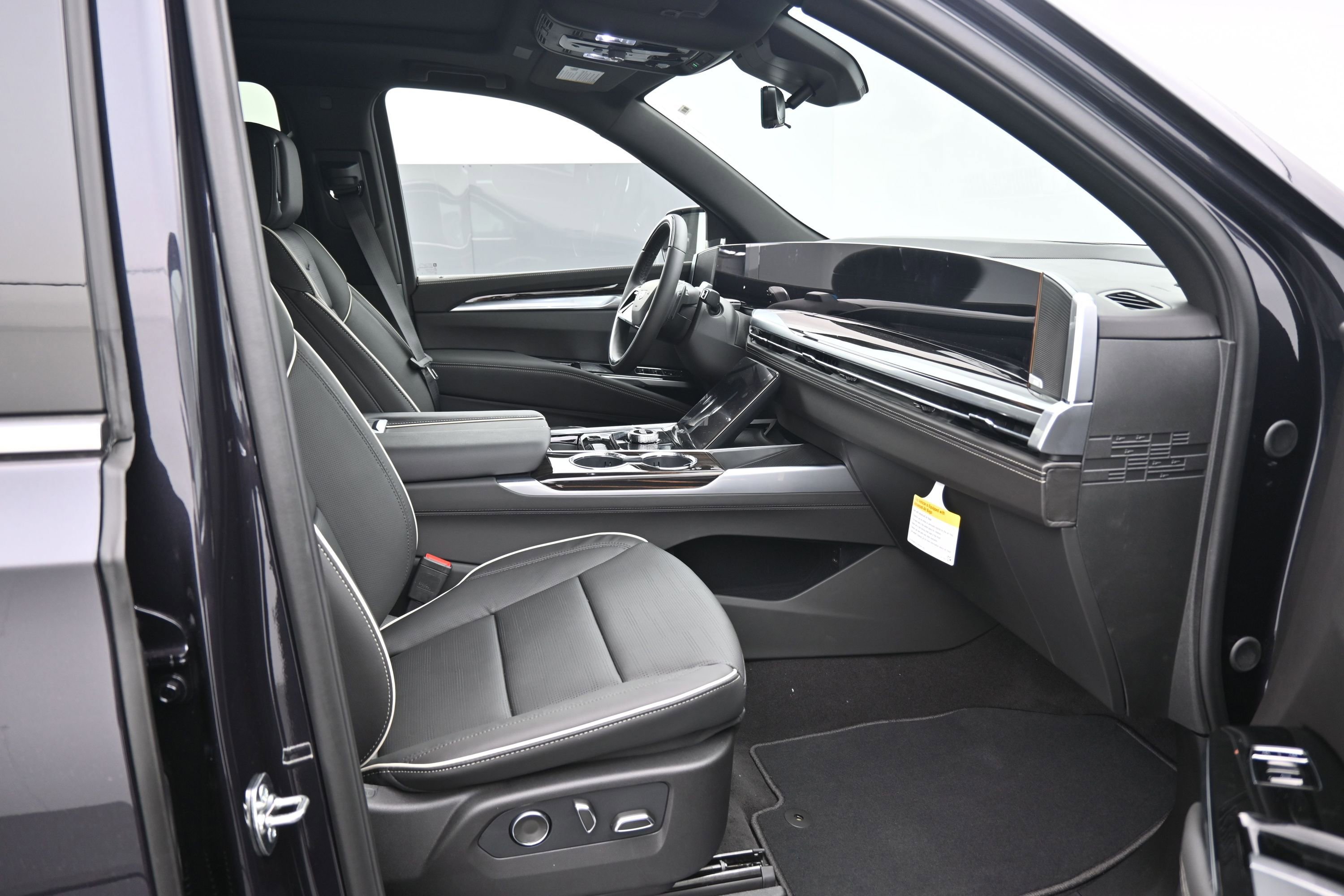 New 2026 Cadillac Escalade ESV Luxury w/ LPO, Floor Liner Package AWD/4WD image 13