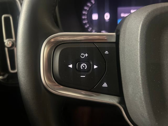 Used 2025 Volvo XC40 B5 Plus AWD/4WD image 18