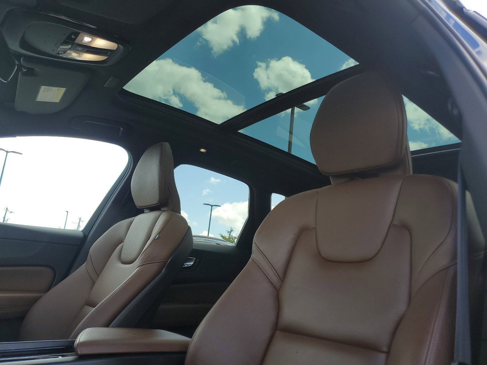 Used 2022 Volvo XC60 B5 Momentum w/ Protection Package Premier FWD image 36